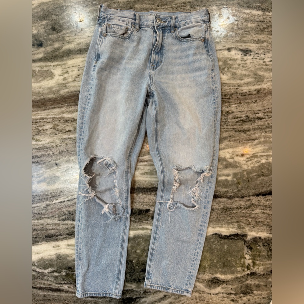 American Eagle Light Blue Jeans “Mom Jean” Size 4 Regular